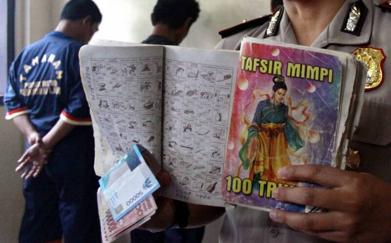 Polisi Tangkap Penjual Kupon Judi ke Pedagang