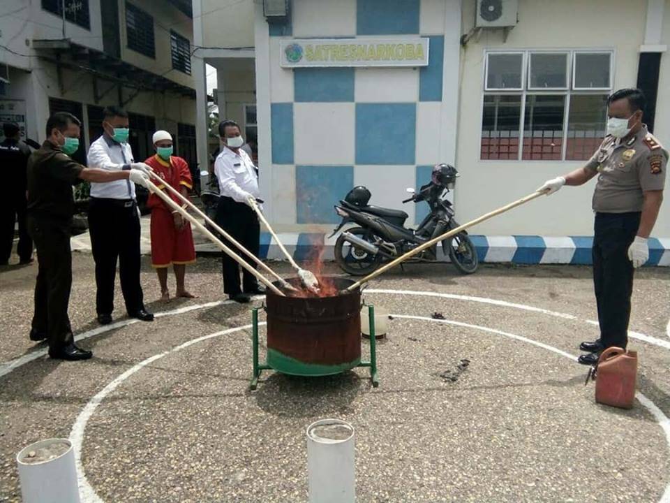 Polres Batanghari Musnahkan Barang Bukti Narkoba Siap Edar