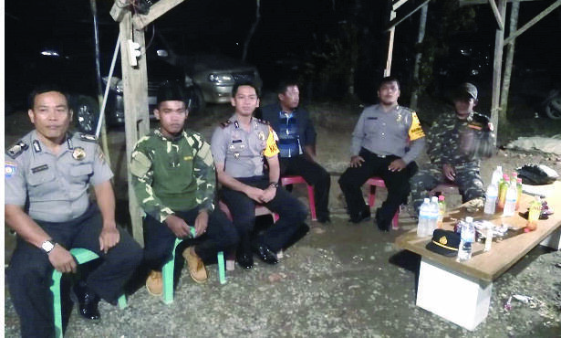 Polsek Geragai dan Banser NU Sambangi Gereja