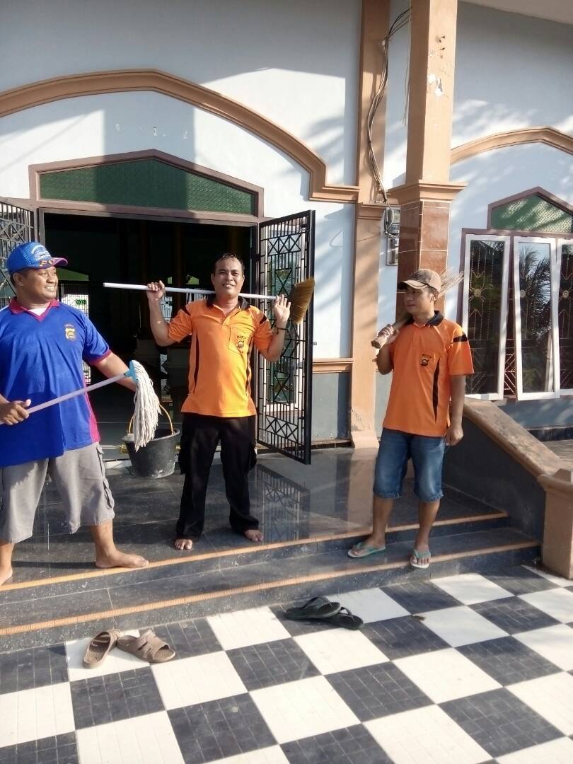 Polsek Sadu Giat Bakti Sosial di Masjid Ar-rahman