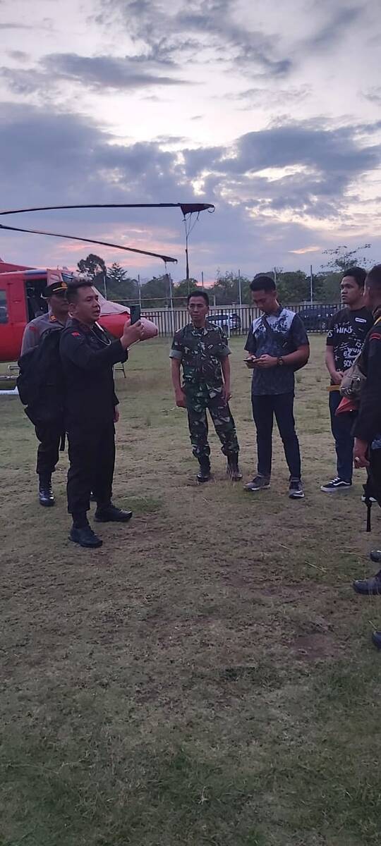 Prajurit TNI AD dan Udara Diterjunkan Bantu Evakuasi Kapolda Jambi