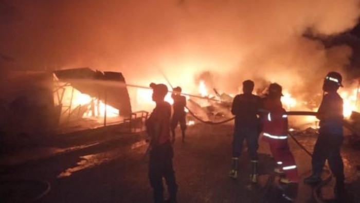 Puluhan Kios PKL di Merangin Hangus Terbakar