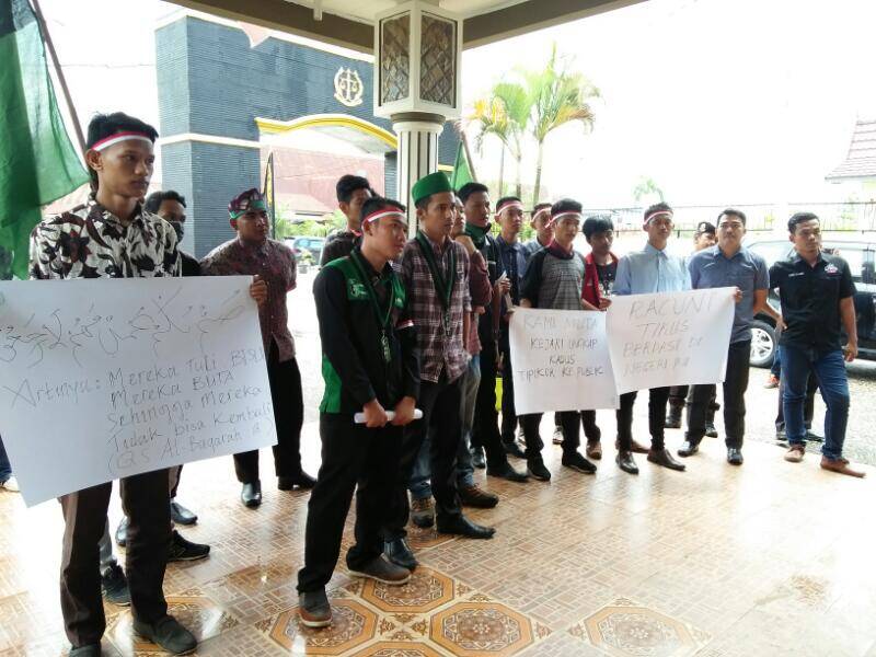Puluhan Masa HMI Datangi Kejaksaan
