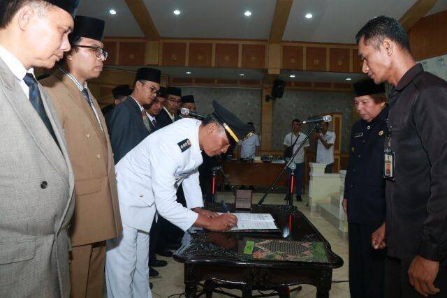 Puluhan Pejabat Pemkab Tanjabbar Dirotasi
