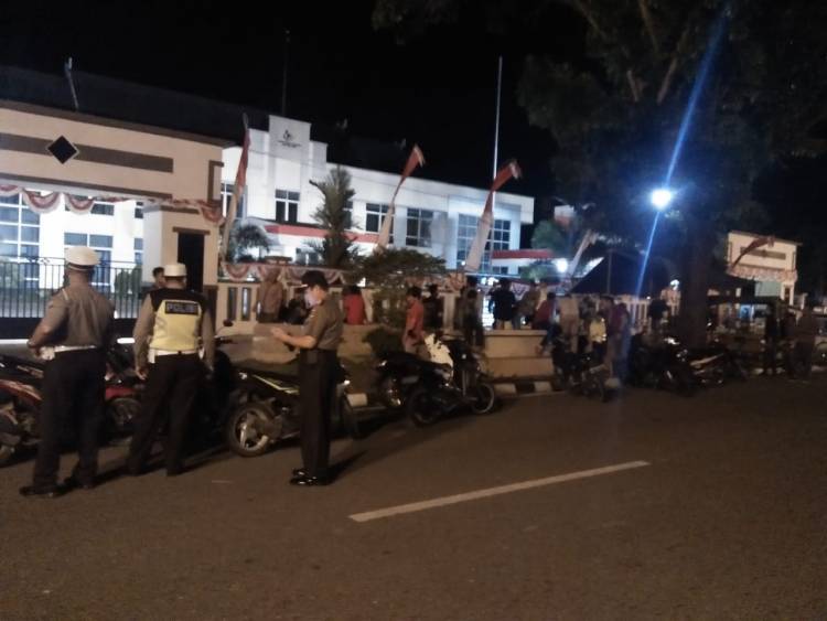 Puluhan Pembalap Liar Berhamburan