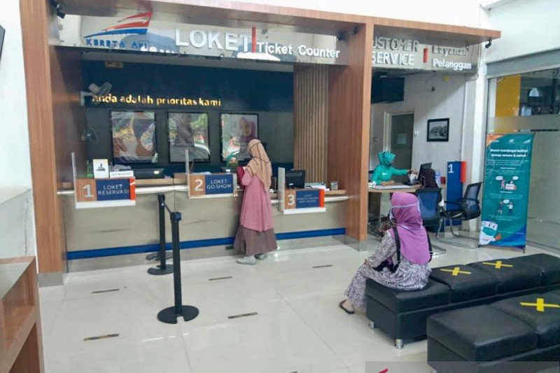 Puluhan Ribu Penumpang Batal Naik Kereta Api