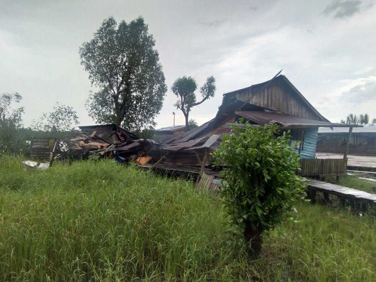 Puting Beliung Hantam Belasan Rumah di Teluk Nilau