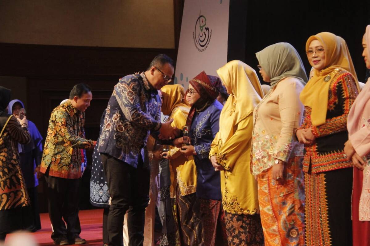 Rahima Dianugerahi Penghargaan Kampanye Makan Ikan Oleh Mentri KP