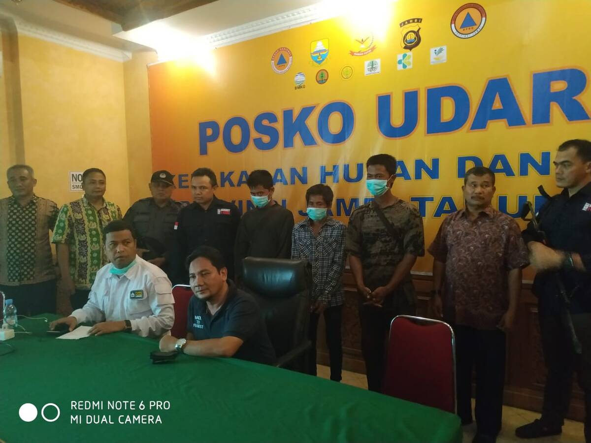 Raider 142/KJ Tangkap Tangan Pelaku Pembakar Lahan dan Pembalak Liar