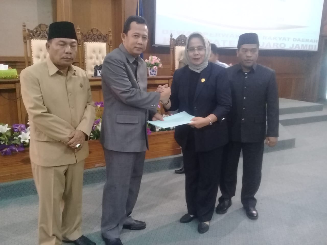 Rapat Paripurna Tentang Jawaban DPRD Atas Tanggapan Bupati Muaro Jambi