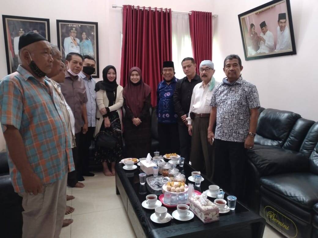 Ratu Munawaroh Sowan ke Usman Ermulan