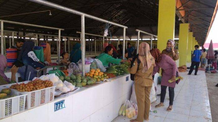 “Rezeki Macan” Penjual Sol Pasar Angso Duo