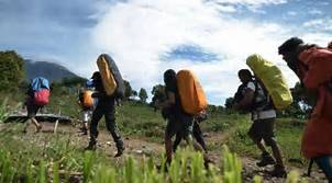 Ribuan Pendaki Rayakan Kemerdekaan di Gunung Kerinci