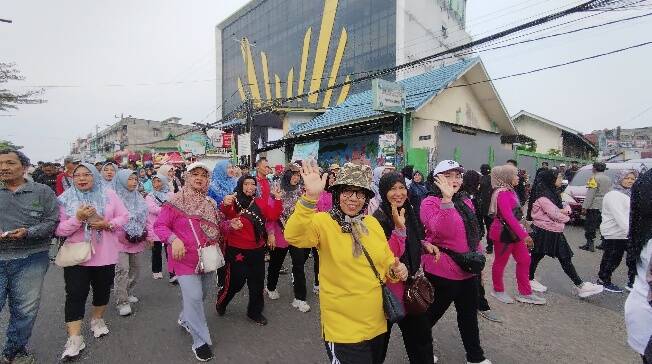 Ribuan Warga Jambi Begitu Antusias Ikuti Jalan Sehat Bahagia Milad UMJ