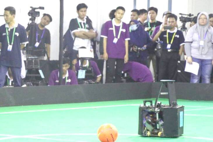 Robot &#8220;Ersow&#8221; Pen Surabaya Hentikan Langkah &#8220;Rangkayo Hitam&#8221; Unja