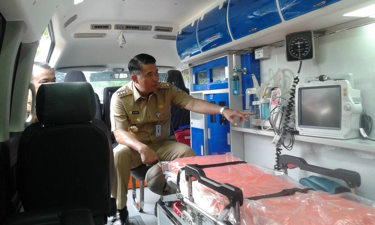 RSU Abdul Manaf Terima Bantuan Mobil Ambulance