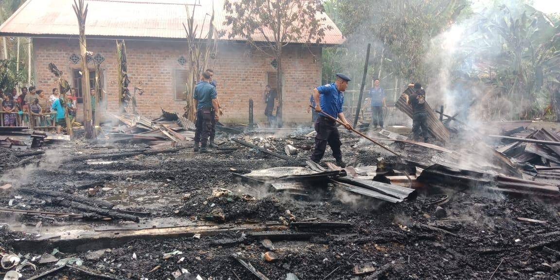 Rumah Seorang Janda Tua di Desa Penapalan Ludes Terbakar
