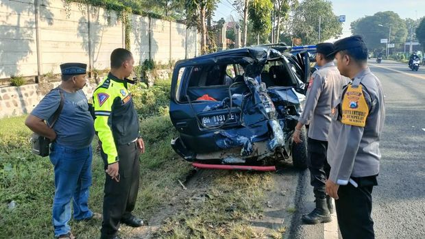 Saat Putar Balik Ditabrak Bus Kecepatan Tinggi, Warga Muarojambi Tewas di Madiun, Warga Tanjab Timur Luka-luka