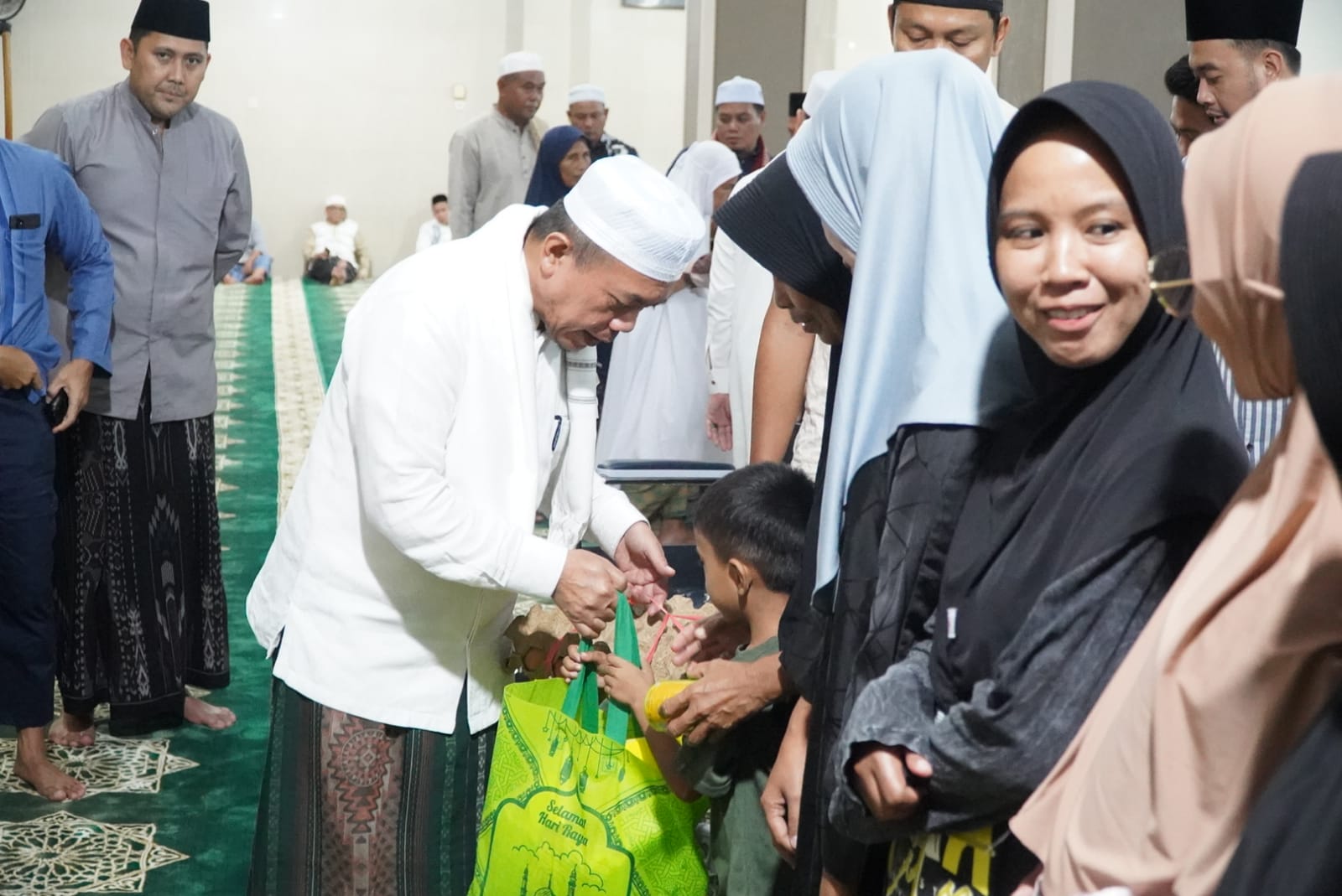 Safari Ramadhan di Pamenang, Gubernur Al Haris Ajak Perkuat Akhlak dan Peran Keluarga