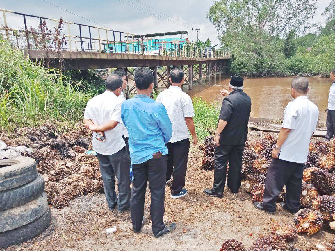 Safrial Desak PUPR Perbaiki Tiang Jembatan Sugeng