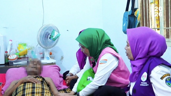 Salurkan Bantuan Kursi Roda, Bunda Zulva Fadhil Tunjukkan Kepedulian untuk Warga Batang Hari