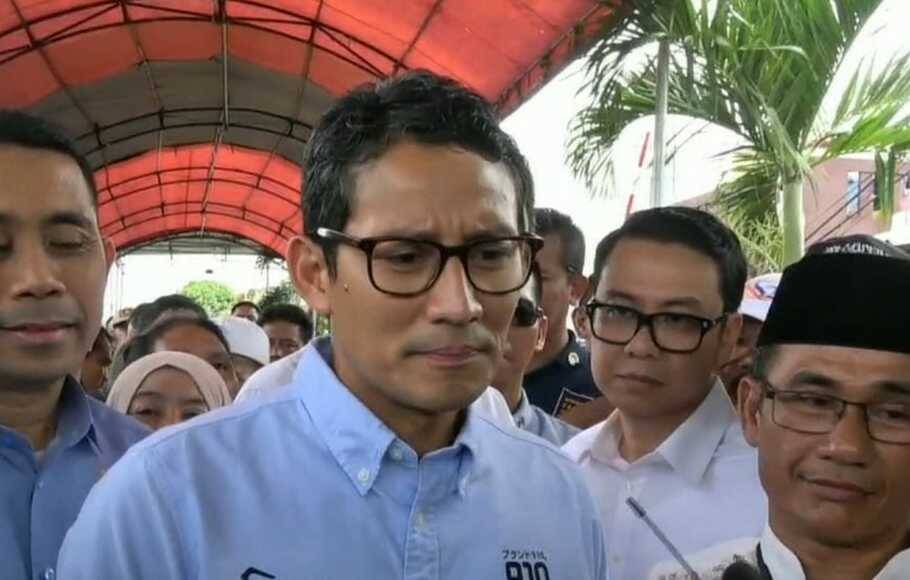 Sandiaga Sapa Pengunjung Pasar Angsoduo Jambi
