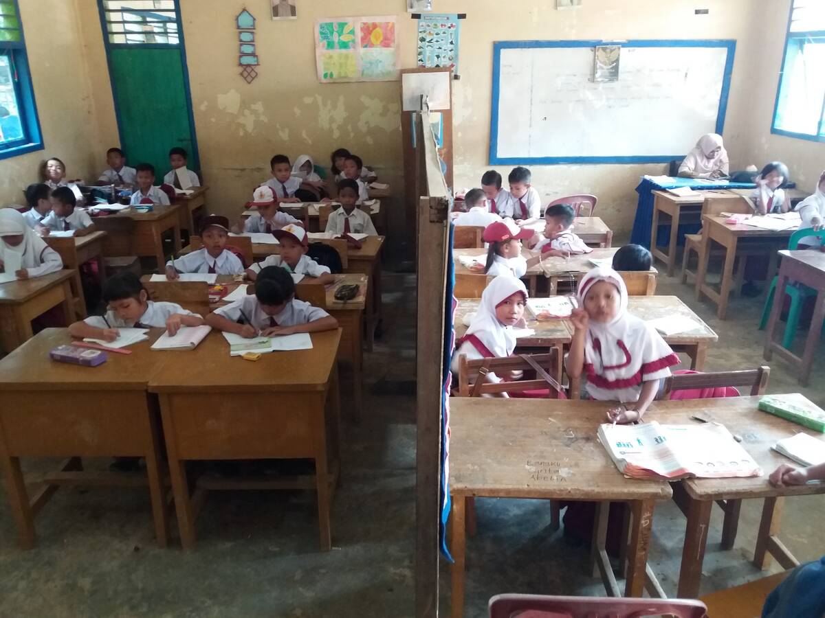 Satu Ruangan SDN 77/X Tanjabtim di Sekat Trilek