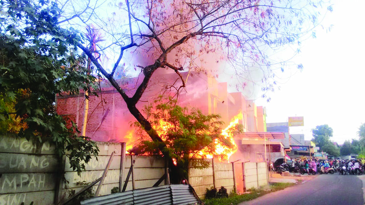Satu Unit Rumah di Kota Jambi Ludes Terbakar
