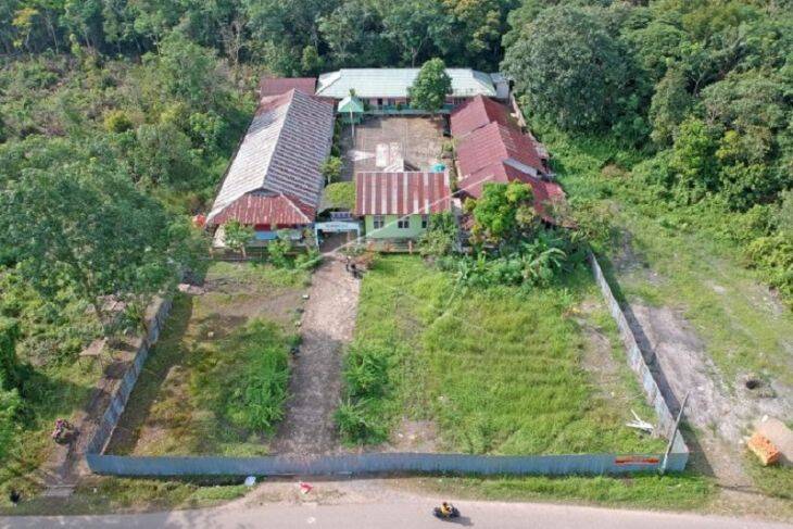 SD Negeri di Kota Jambi Masih Ditutupi Pagar Seng