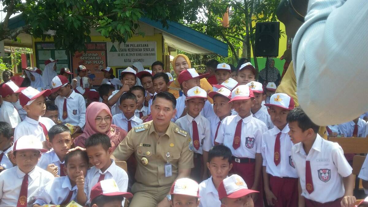 SDN 214 Terima Perlengkapan Sekolah