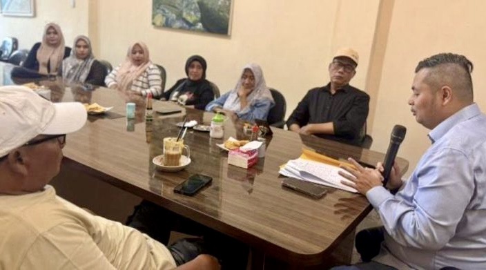 Sejumlah Ketua RT Datangi Kemas Faried