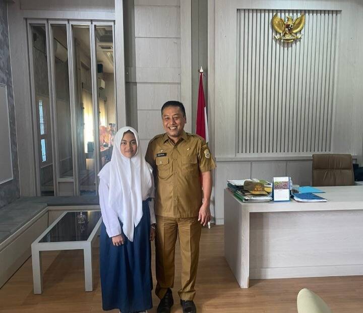 Sekda Lepas Siswi SMPN Tanjab Timur Ikut Olimpiade Tingkat Nasional