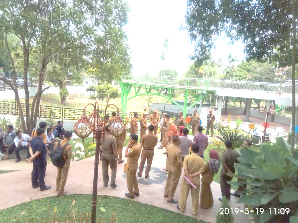 Sekda Prov Besama SKPD Terkait Tinjau Taman Anggrek Sri Soedewi