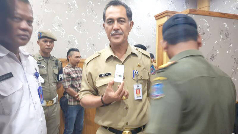 Sekda Serahkan Hasil Tes Urine ASN ke Bupati