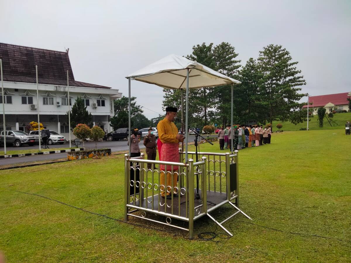 Sekda Tanjab Timur Pimpin Upacara Peringatan Hardiknas
