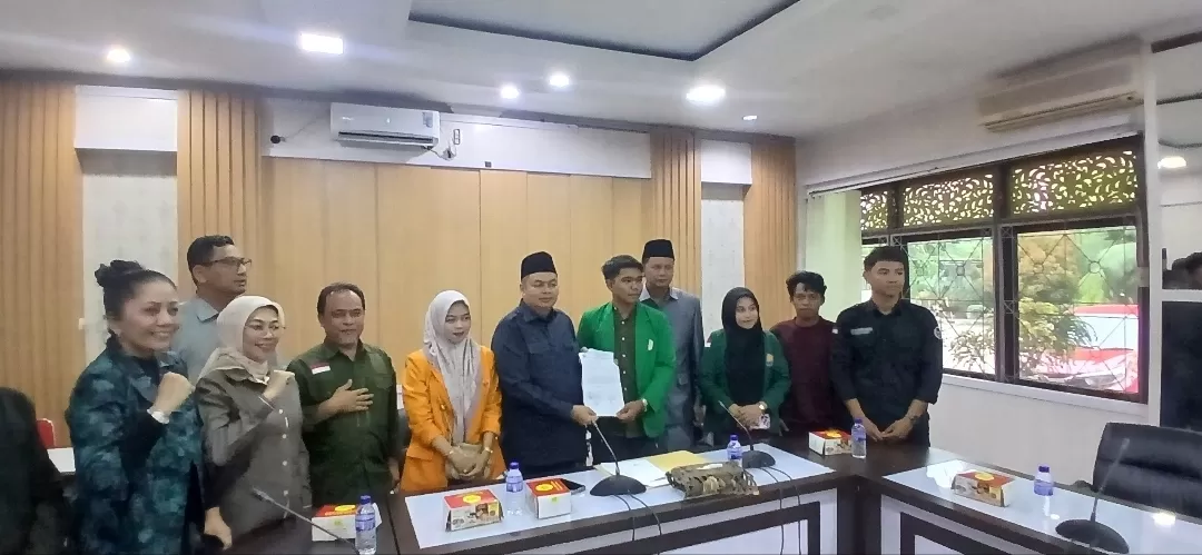 Semua Fraksi DPRD Kota Jambi Kompak Penuhi Aspirasi Mahasiswa
