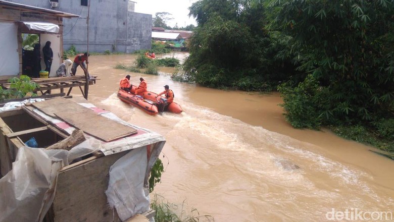 Seorang Remaja di Jambi Hanyut Terseret Banjir