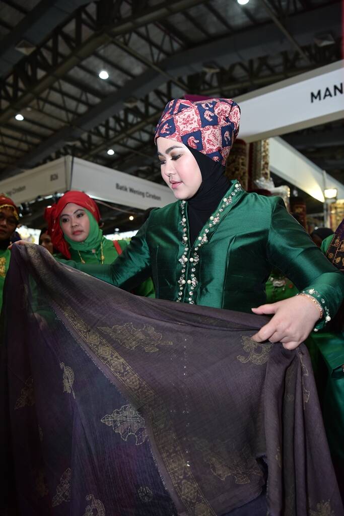 Sherrin Hadiri Pembukaan Pameran Kriyanusa Tahun 2017