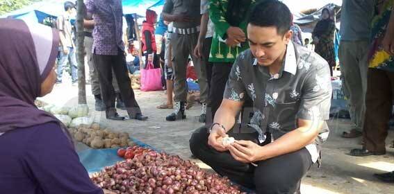 Sidak di Pasar Tradisional, Zola Pastikan Harga Sembako Stabil