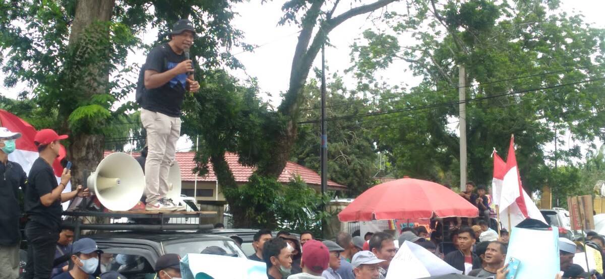 Sidang Paripurna Ultah 67 Provinsi Jambi, Gedung Rakyat Diserbu Ribuan Warga Aurkenali dan Mendalo Tolak Stockpile Batu Bara