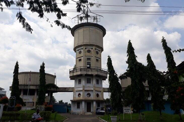 SUDUT PANDANG YANG GELAP