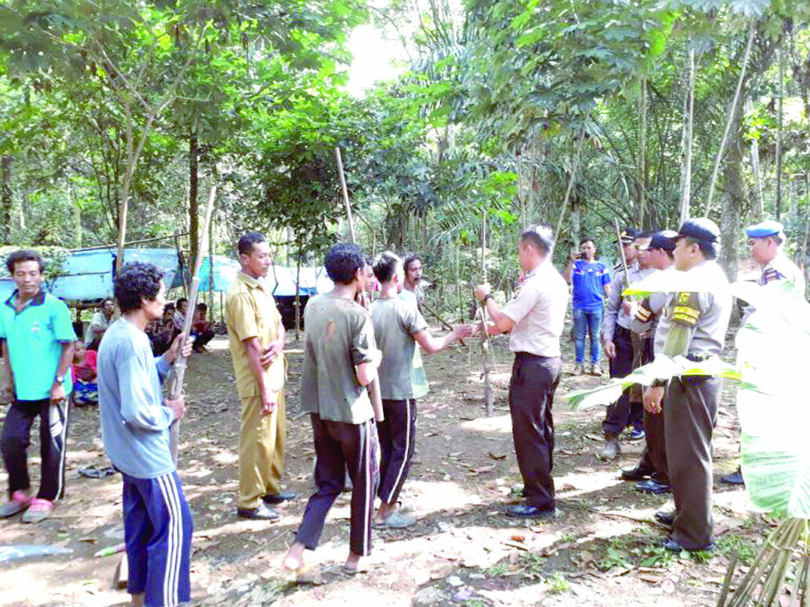 Suku Anak Dalam Kembali Serahkan Senpi