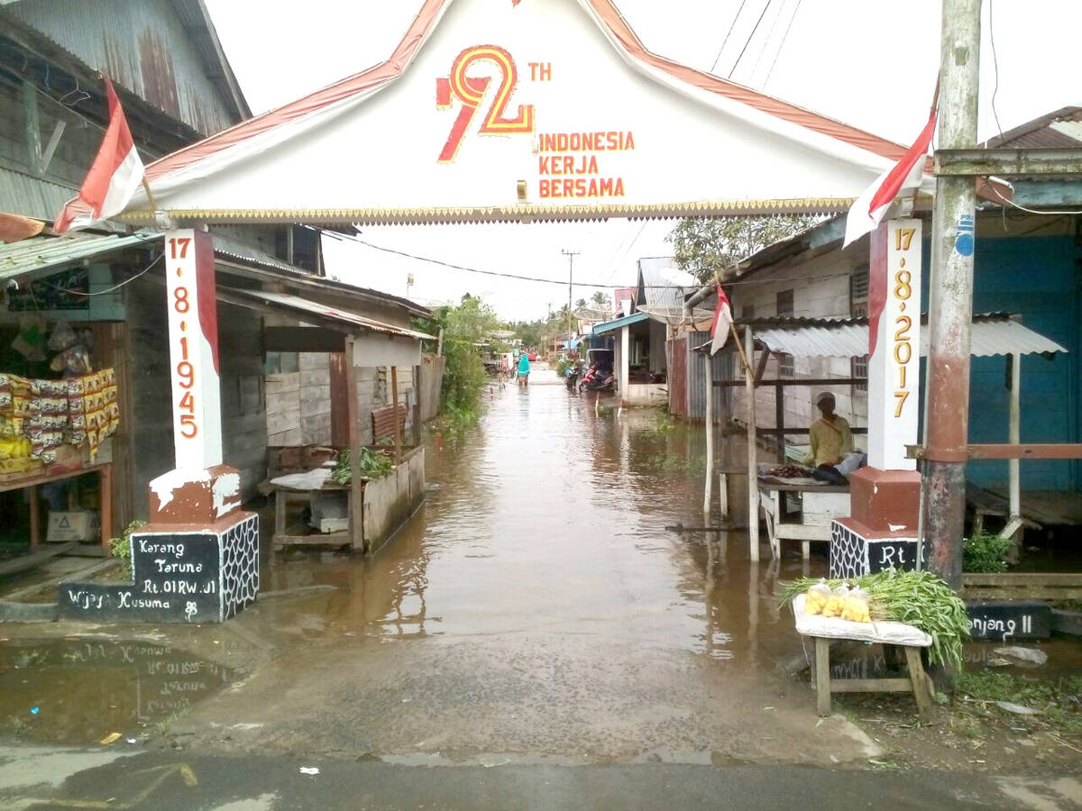Sungai Meluap, Jalan Menuju TPU Nipah Panjang Digenangi Air