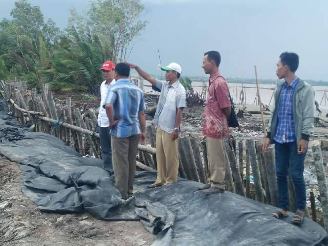 Tanggul Buatan Pemerintah Nyaris Rata