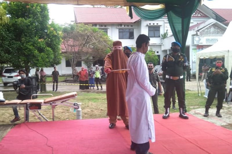 Terbukti Memperkosa, Riki Abdullah Dicambuk 150 Kali