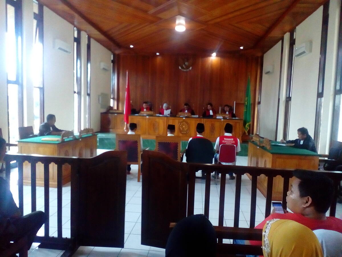 Terdakwa Pembakaran Polsek Tabir Divonis 18 Bulan Penjara