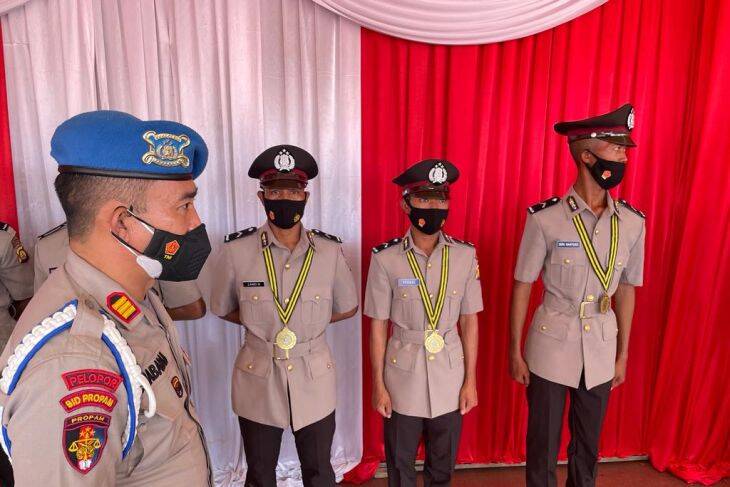 Tiga Suku Anak Dalam Dilantik Jadi Polisi