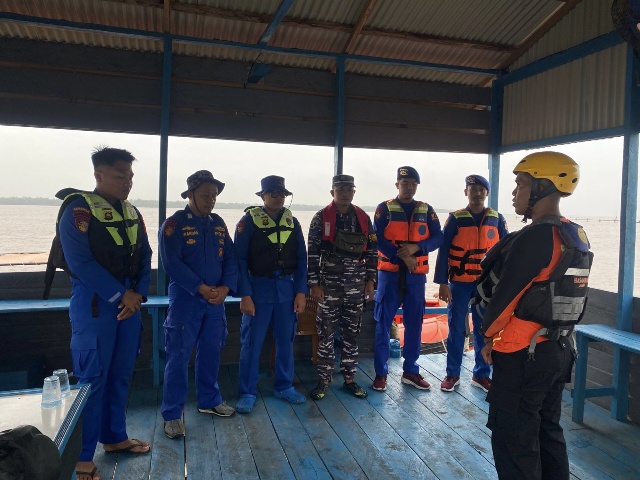 Tim Gabungan Selamatkan 3 ABK di Perairan Kuala Pangkal Duri