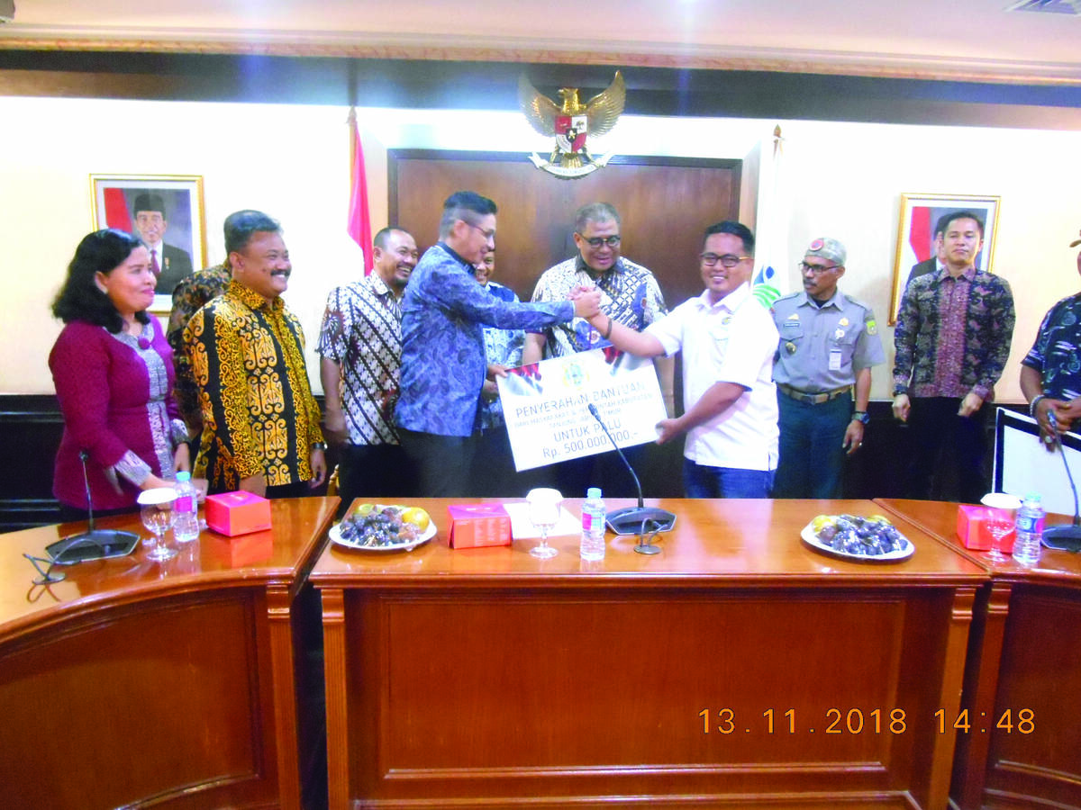 Tim Peduli Bencana Tanjabtim Serahkan Bantuan Palu