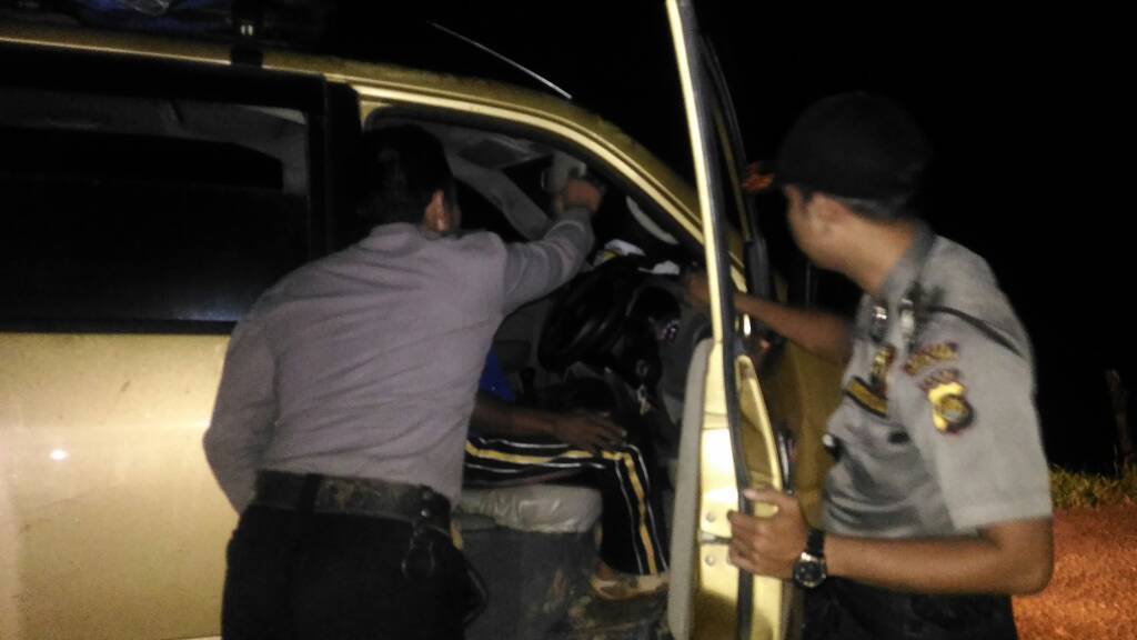 Tingkatkan Cipkon Aman, Polsek Berbak Razia Malam Hari